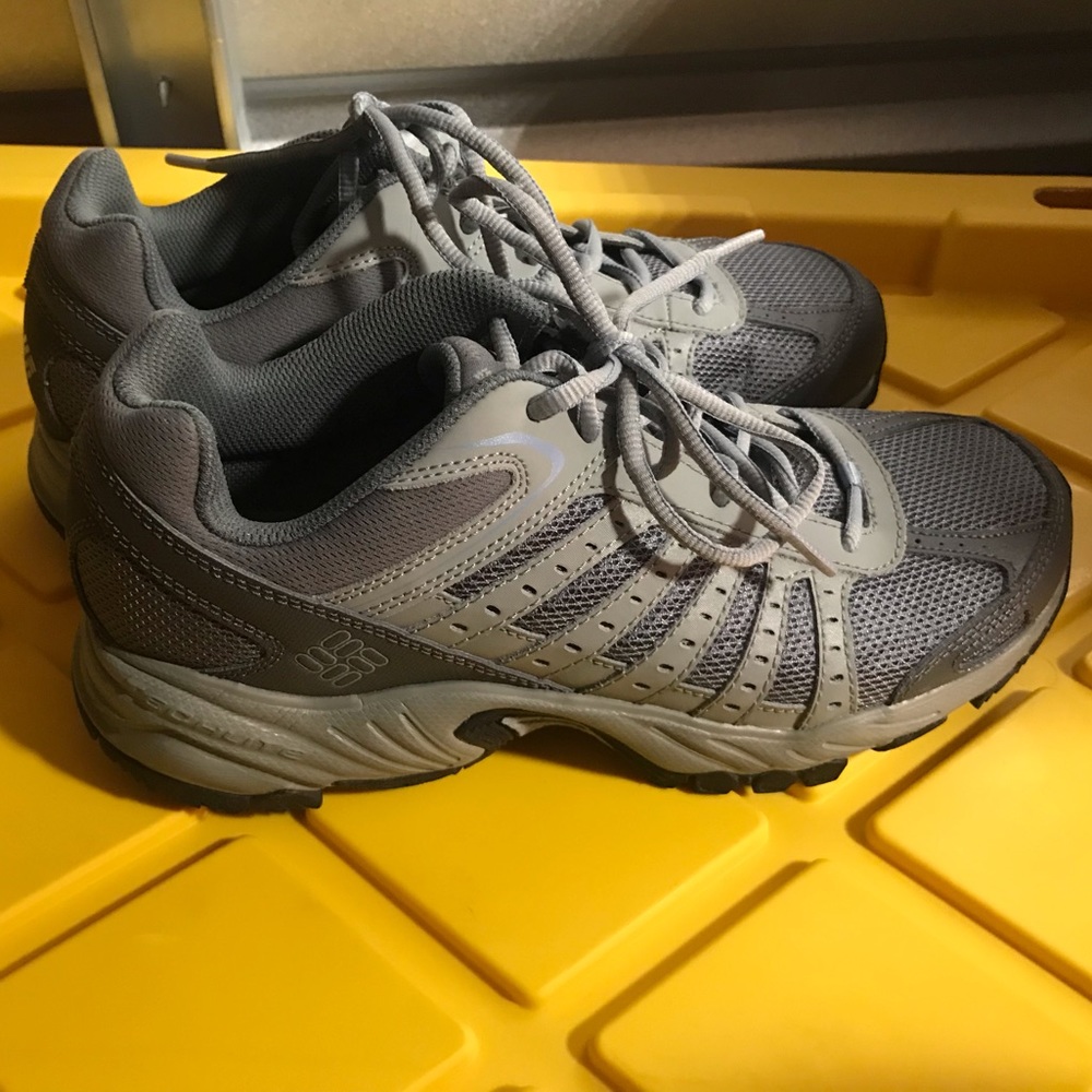 Columbia 10.5 Hiking Trail Shoes Grey like new